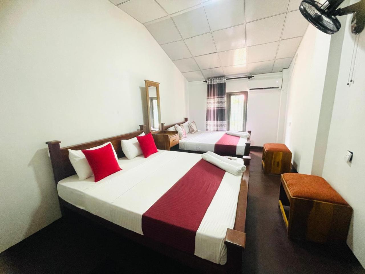 Lake Classical Guest House 康提 外观 照片