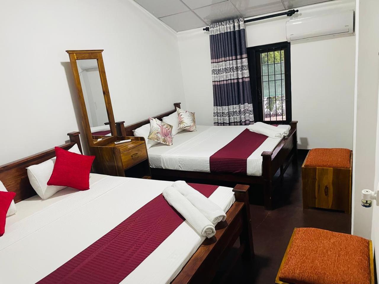 Lake Classical Guest House 康提 外观 照片