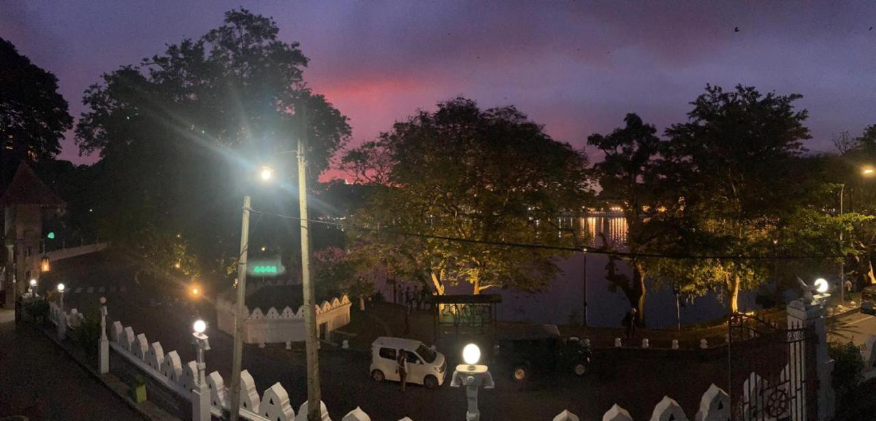 Lake Classical Guest House 康提 外观 照片