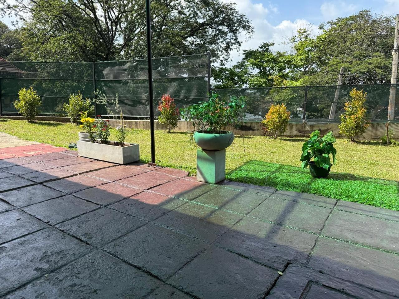 Lake Classical Guest House 康提 外观 照片